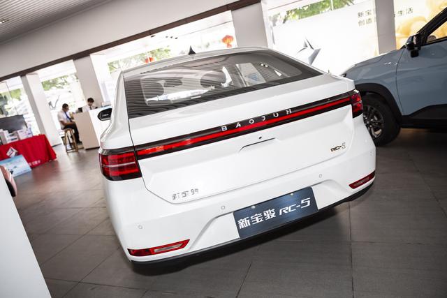 新宝骏rc5到店实拍造型帅气智能领先思域也得避让三分