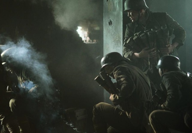 即将上映┃看400将士,奋死抵抗!燃军魂,奏响军人铁血战歌