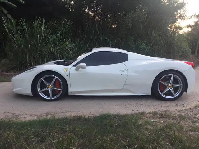 实拍法拉利458敞篷版售价83万美妙曲线隆起车身充满爆发力