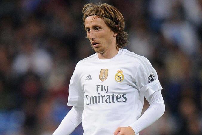 曝莫德里奇渴望留在皇马 甘愿降薪完成续约