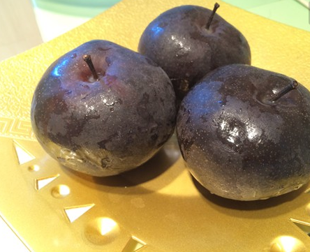 美女网购1箱“东北冻梨”, 吃后愤愤不平给差评, 看到吃法网友笑休闲区蓝鸢梦想 - Www.slyday.coM