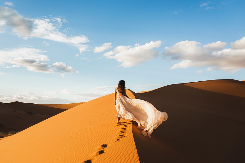 沙漠最漂亮的拍照姿势图片