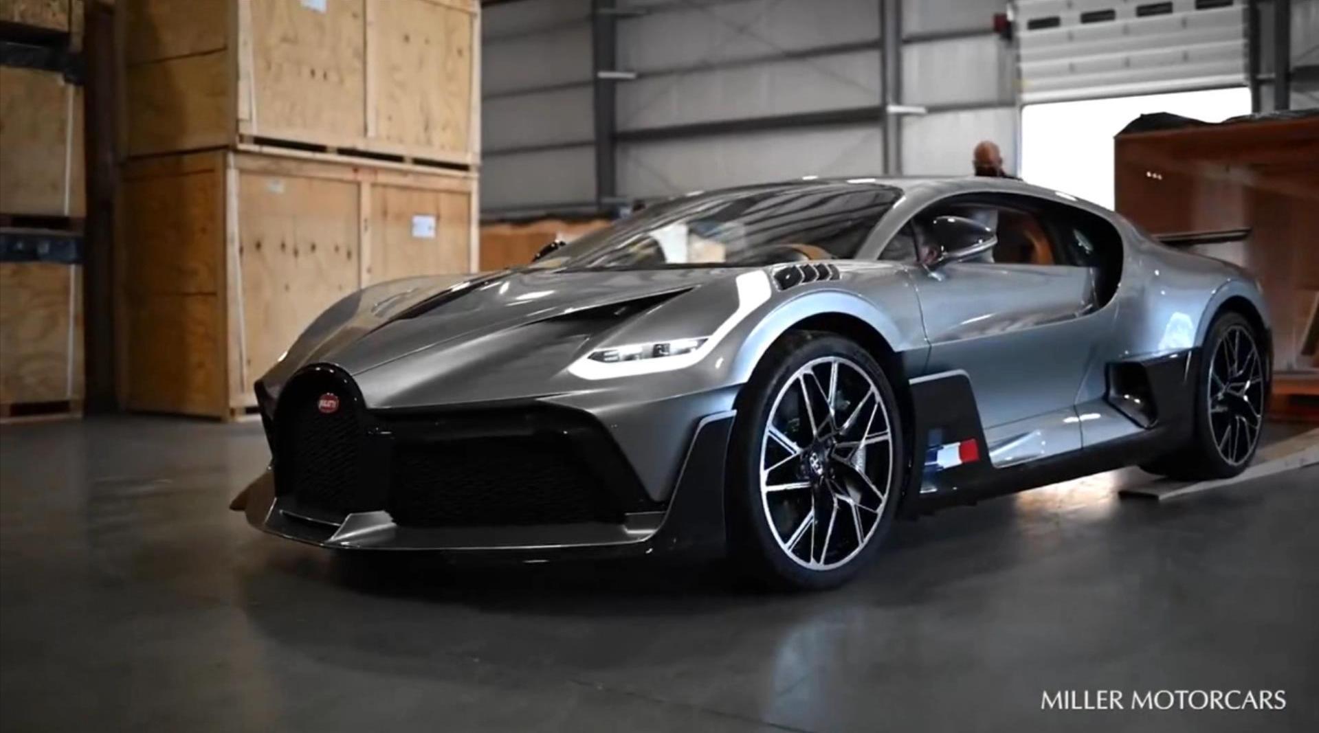 美国第一台布加迪divo交付开箱全过程曝光…… 00:09 乐高同等车身尺