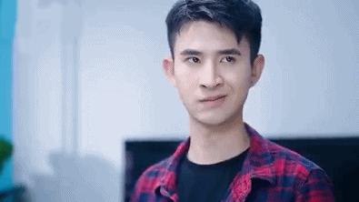 尤其是他偏爱在最后的翻盘之刻,为大家献上标志性的斜嘴笑,营造出不亚