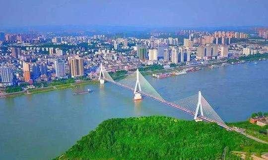 湖北的"第三大城市",坐拥10个火车站,有"三峡门户"的美称