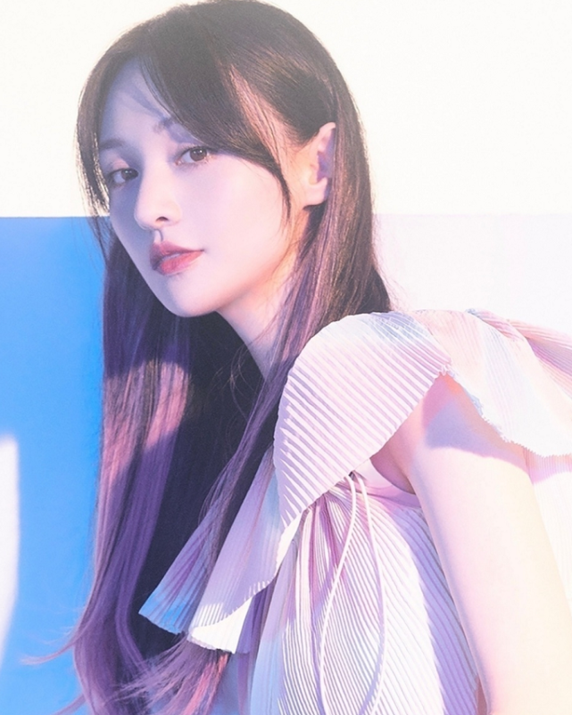 正文       郑爽最近在拍摄很多杂志的时候,还做了尝试了各种不一样的