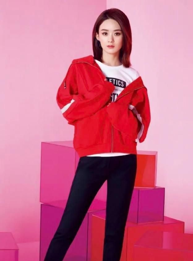 赵丽颖越来越会穿一身灰色运动装低调随性把外套当披肩好时尚