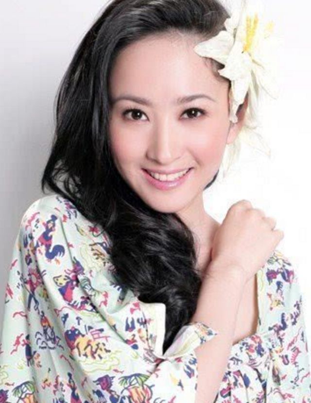 杨蕊的老公叫邵桐,比她大3岁,毕业于中央戏剧学院表演系,2004年,因