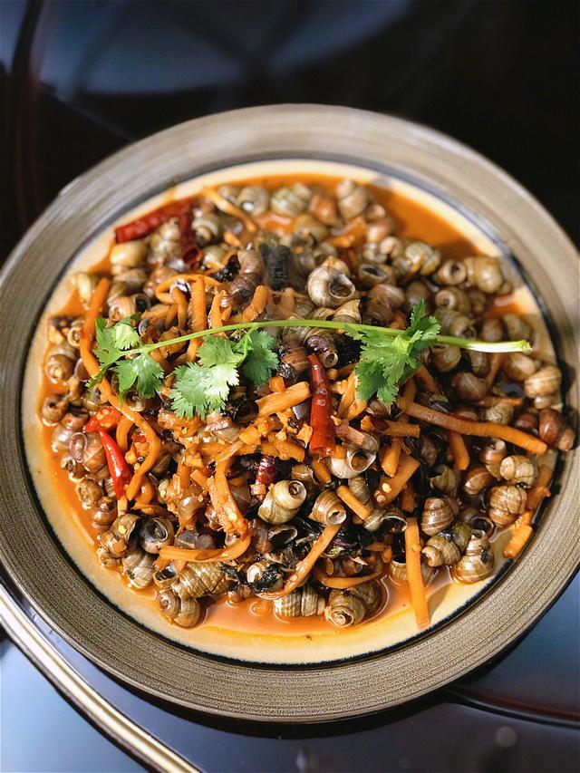 秘制酸笋炒田螺作为螺蛳粉的超级粉丝酸酸辣辣好适合我