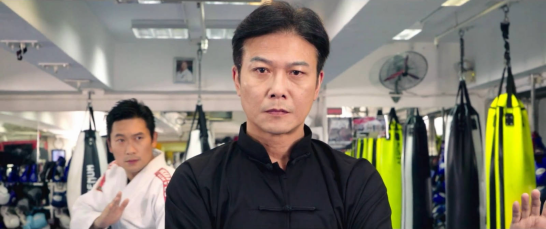 诚意制作金袍拳王爱奇艺上映钱小豪助叶文龙拍摄泰拳运动