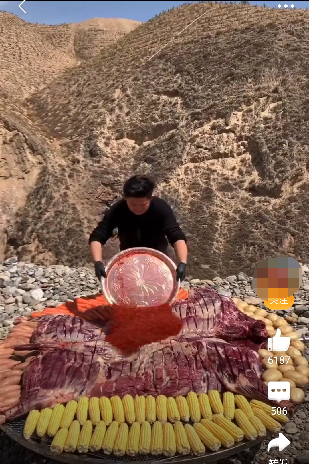 正文  雪茸堂的吃播类视频多为户外烧烤,因食材量大,做法粗暴而出名.
