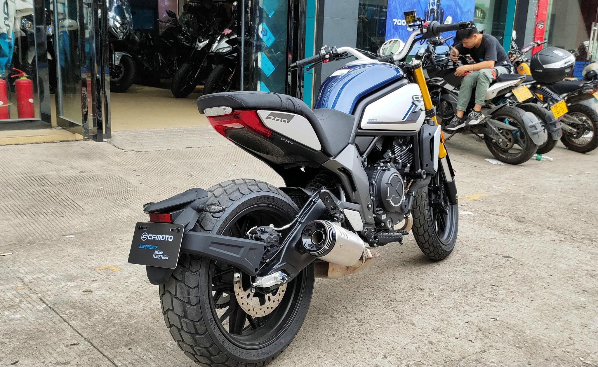 国产复古摩托新标杆 春风700cl-x到店实拍-新浪汽车