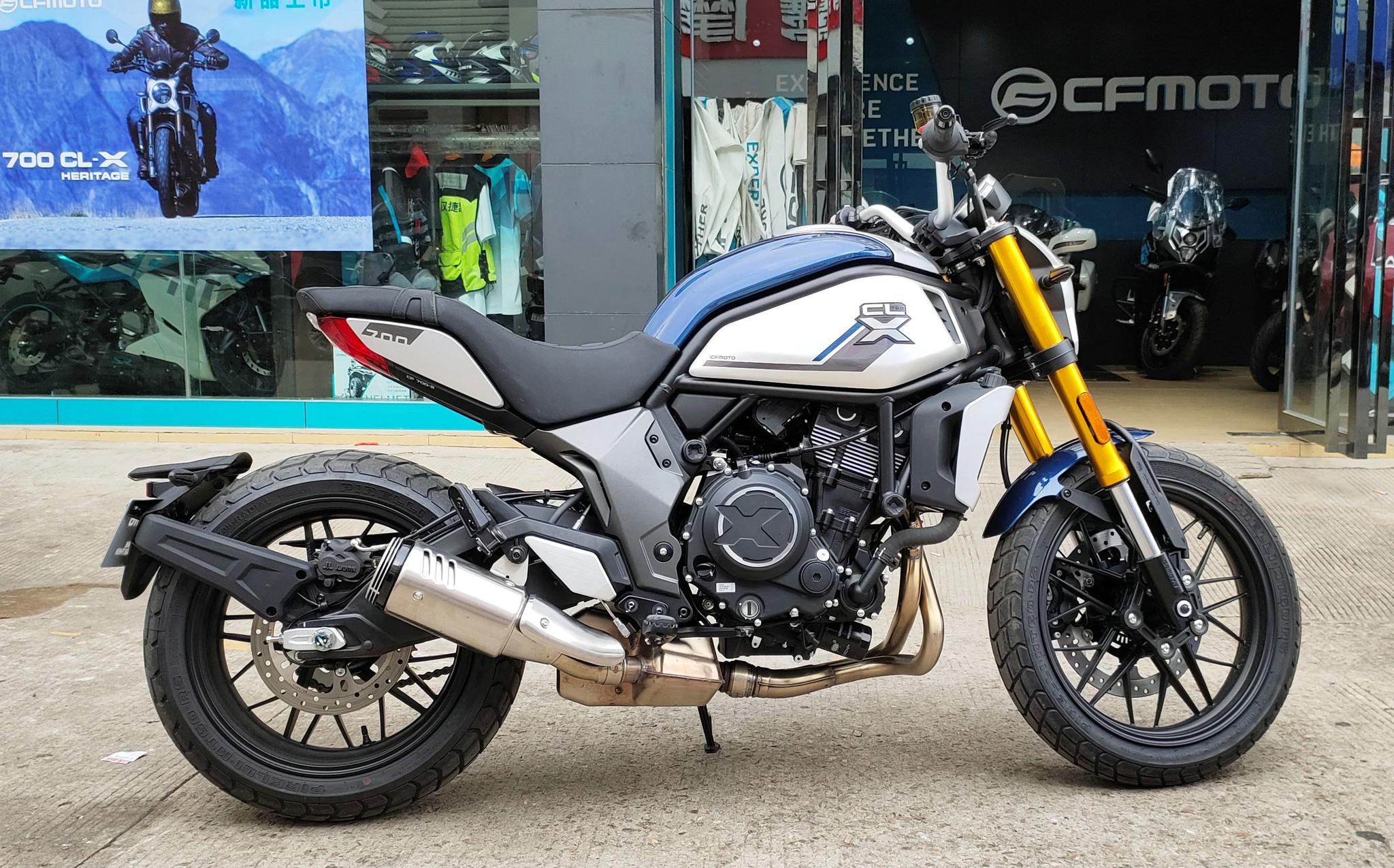 国产复古摩托新标杆 春风700cl-x到店实拍-新浪汽车