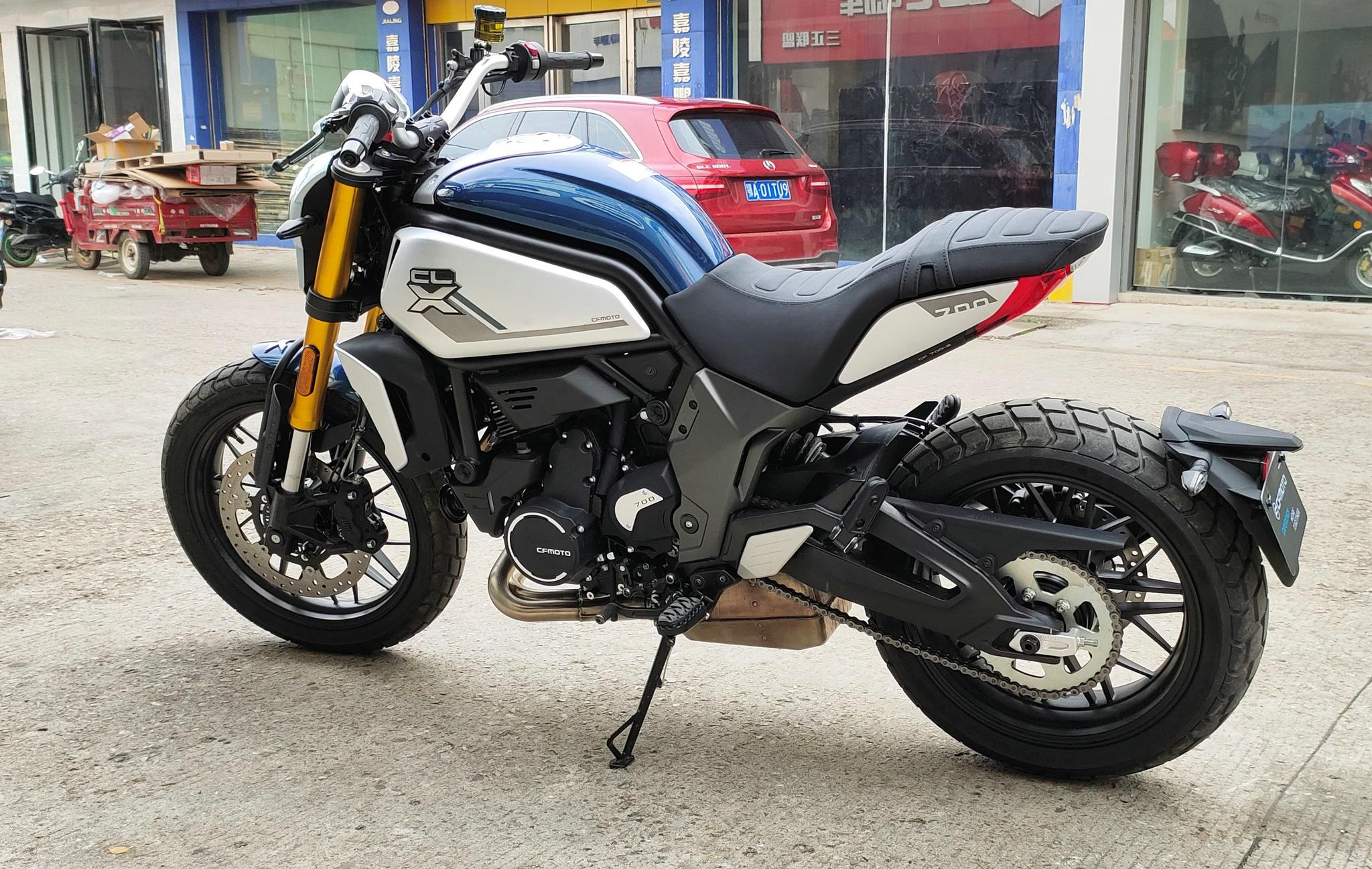 国产复古摩托新标杆春风700clx到店实拍