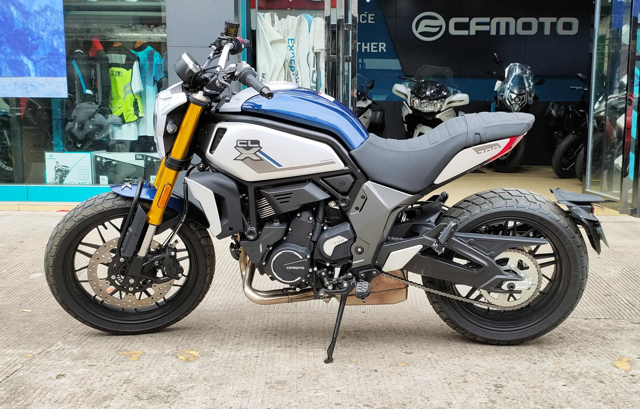 国产复古摩托新标杆春风700clx到店实拍