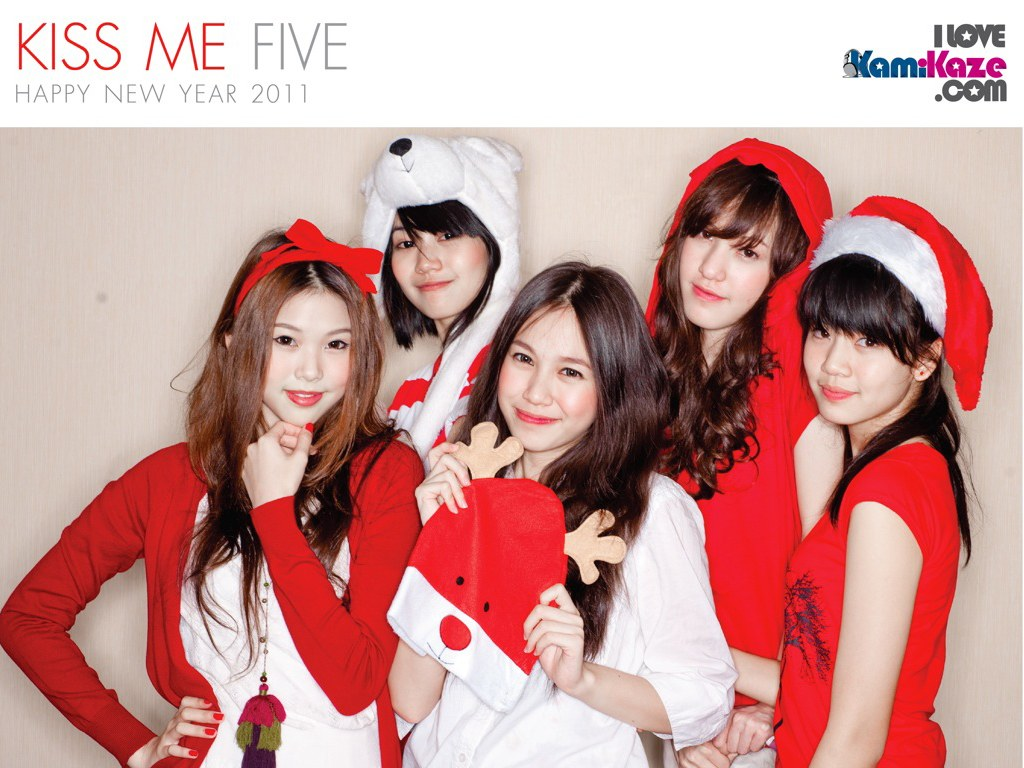 她在14岁时进入了女团kiss me five,以爱豆身份出道.