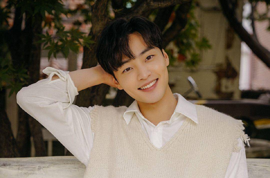 撞脸宋仲基,出道即巅峰,23岁金旻载新剧定档,题材新颖未播先火