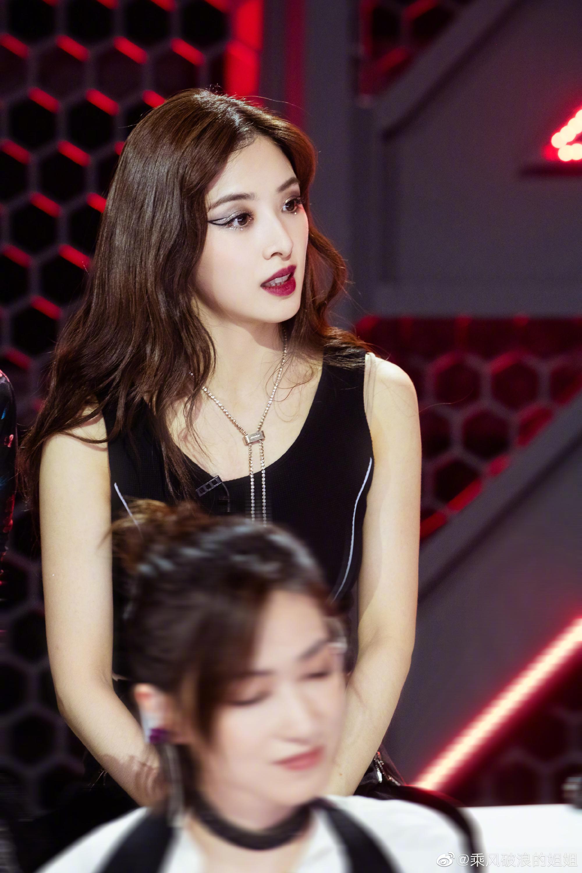 solo孟佳赢了张含韵,不愧是女团出身,舞蹈是真的不错