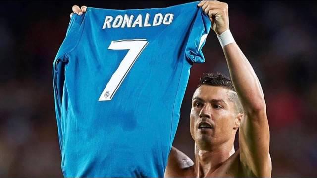 三年前的今天,c罗晾球衣回应梅西