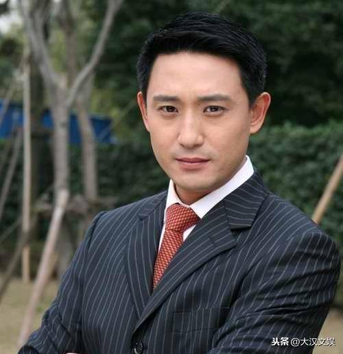 但是林算是忍痛割爱,她是有一段感情的,男友是现任公公的私生子黄崇明