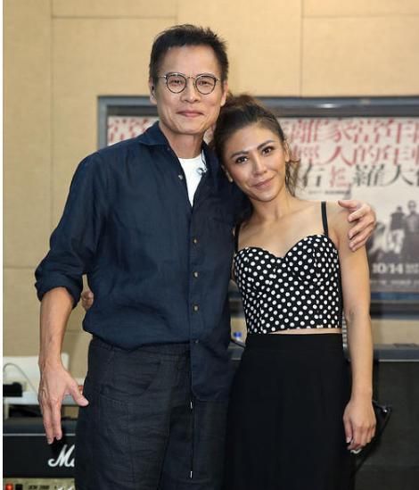 当年她被那英淘汰罗大佑现场收她为徒如今成为乐坛新星