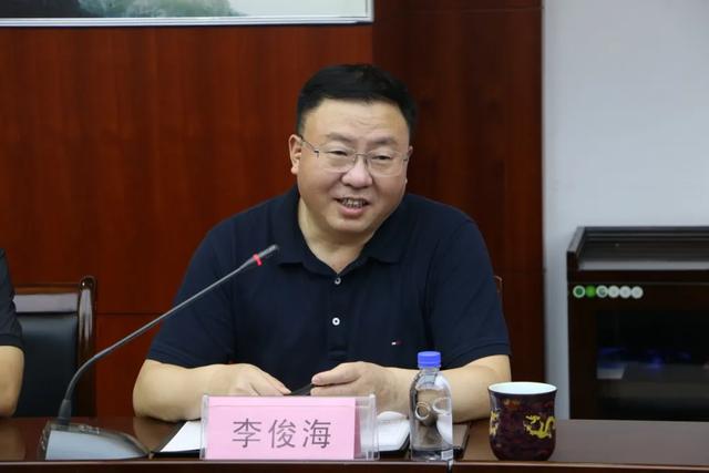 院长李俊海表示,年轻医生是医院发展壮大的重要力量,医院将会进一步