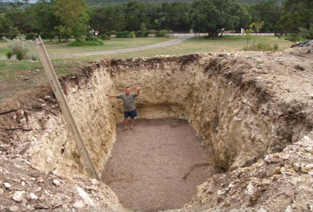 男子在地下挖出一个大坑后面发生的事情让人羡慕