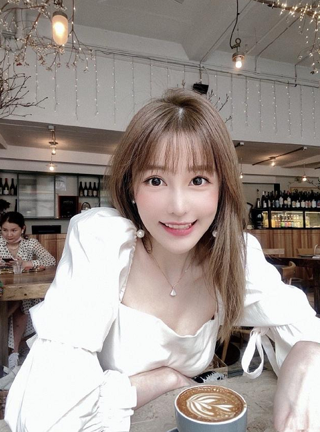 和平精英吃鸡主播四美技术流烤羊腿是一姐柯南原地崛起