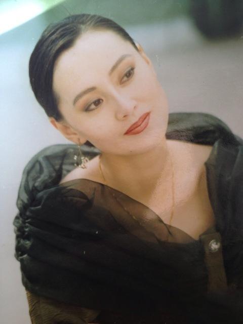 宋佳20岁嫁偶像,因女儿一瓶开水离婚,后创业成功,儿子生父不明