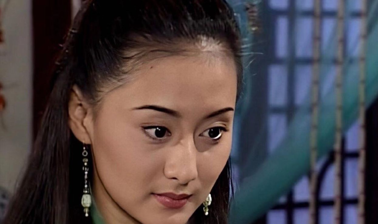 陈德容当年在《绝代双骄》中饰演的铁心兰非常惊艳,她的颜值出众,演技