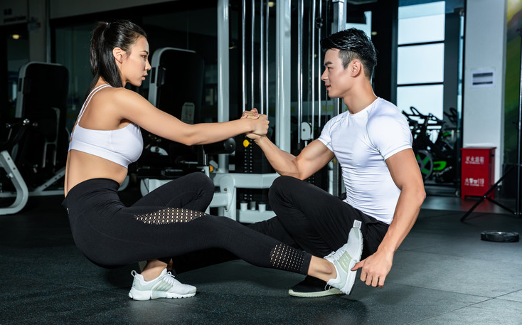 第二点:不要盲目的学习健身人士秀恩爱