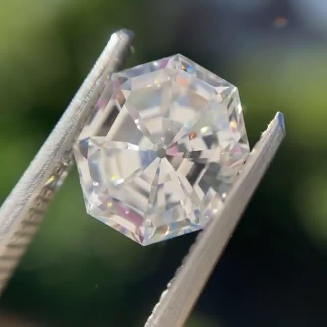 改良八边形阶梯切工钻石,这种削底尖的做法现在的人们能接受么?