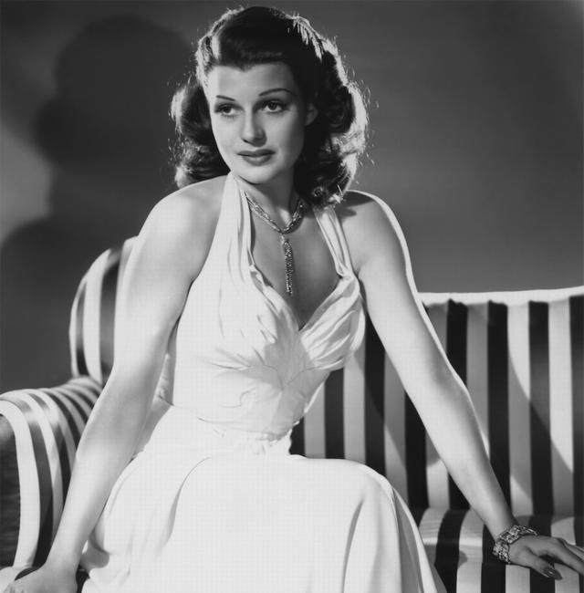 第一个嫁入皇室的好莱坞女星!原以为豪门生活幸福,却成多人相扑