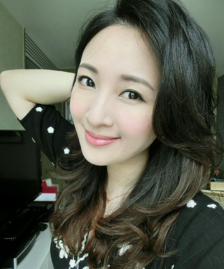 她26岁放弃事业嫁初恋,如今丈夫红得一塌糊涂,她却当起了老师|曹晓雯