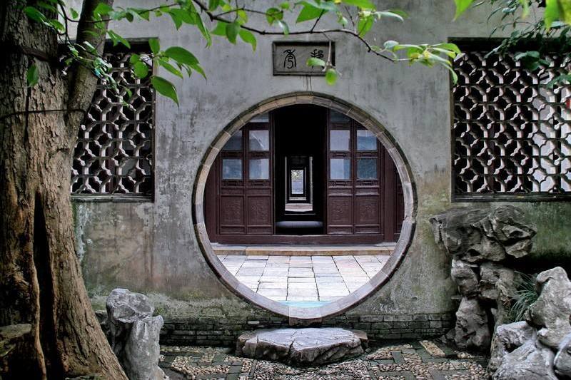 归置整齐,装饰精致,庭院小巧,还拥有极其深厚的文化底蕴,古宅的建筑