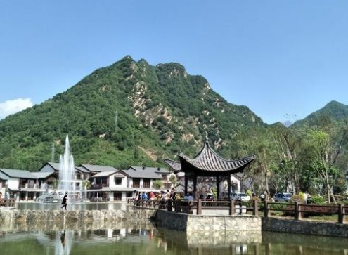 青松岭村图片