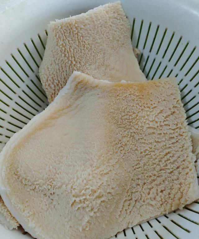 卤牛肚这样做非常简单一看就会味道鲜美耐嚼入味却又不塞牙