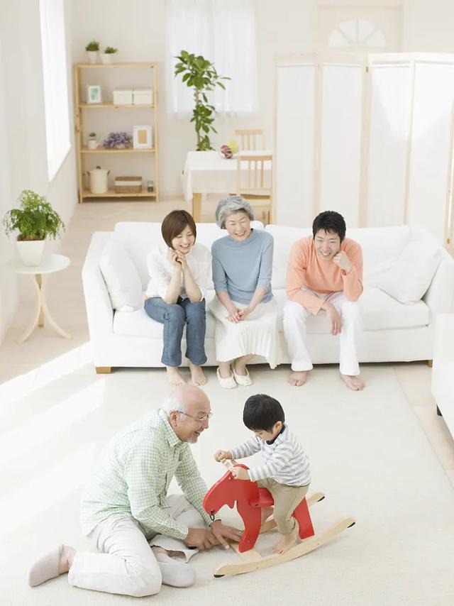 正文   三代同堂时   悠然次卧是人生满满的幸福   与其父亲节,母亲节