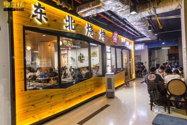 带火1层楼的东北烧烤店大半烧烤控都追着它跑