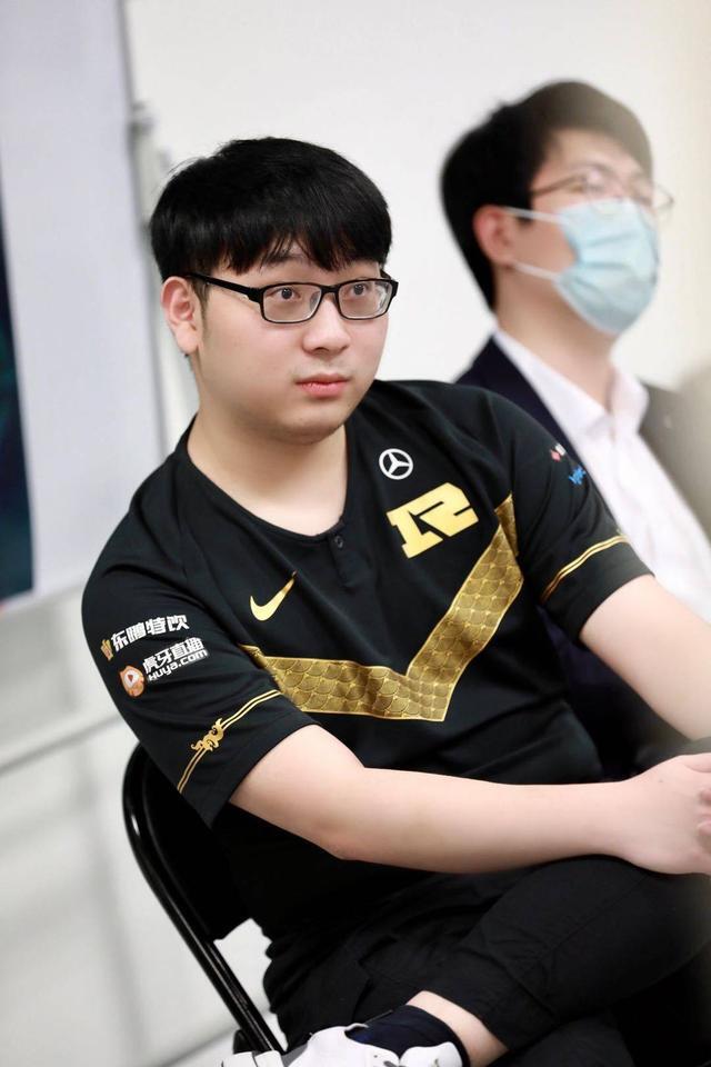 rng上单new直播自夸:我绝对是顶级抗压上单,喷子别搞了!