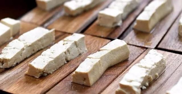 大家见过这样吃豆腐的吗非物质文化遗产临清托板豆腐