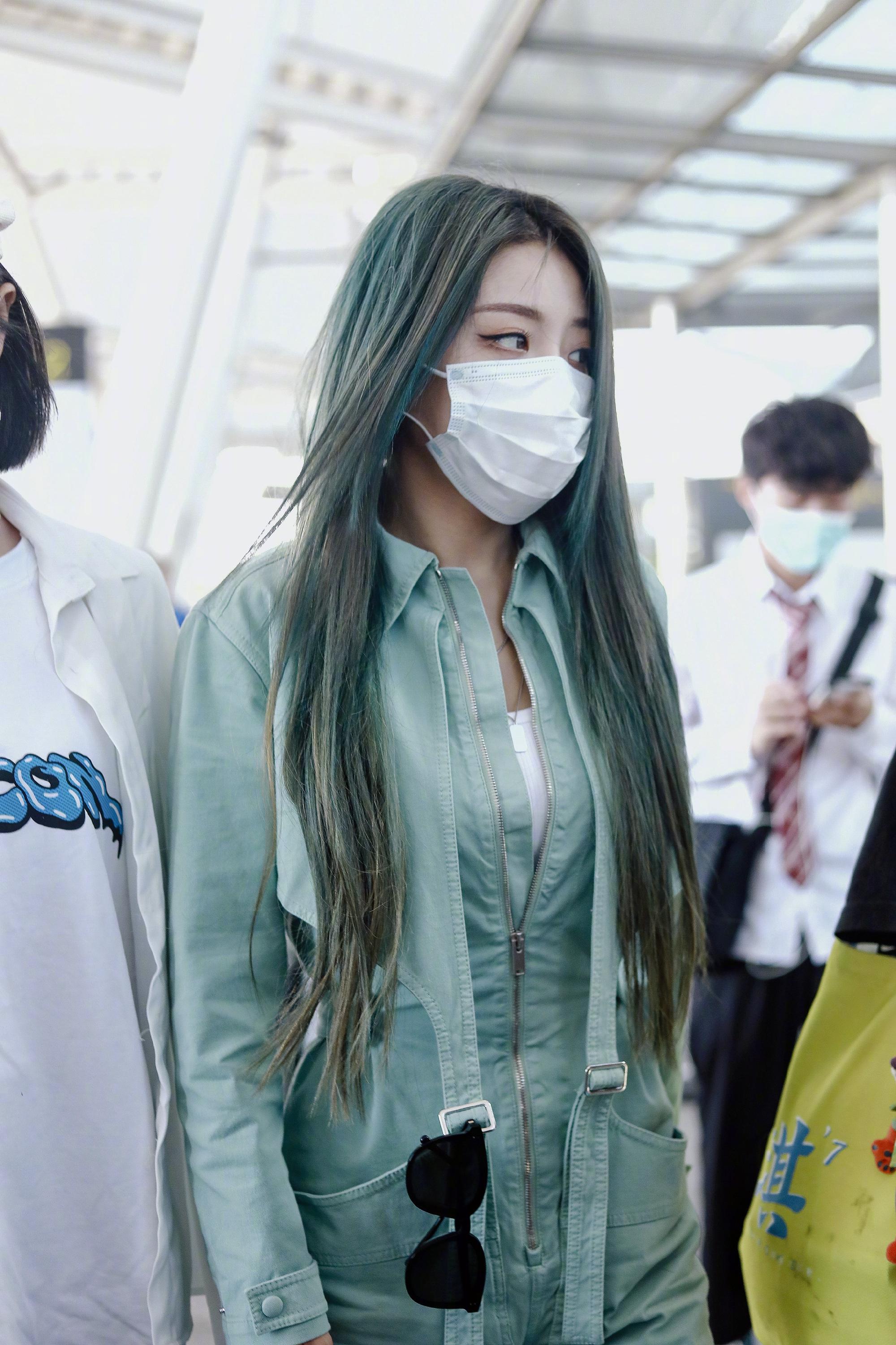 许佳琪 喻言今日机场饭拍,大美女认证!