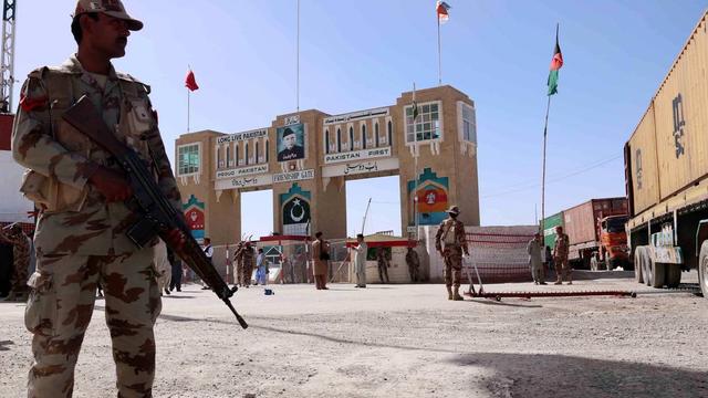 巴基斯坦边境爆发冲突,双方猛烈的炮击,阿富汗叫嚣要用空军轰炸