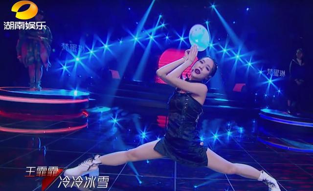 王霏霏劈叉动作撞车王智,王智都看懵|孟佳|王智|一剪梅_新浪新闻