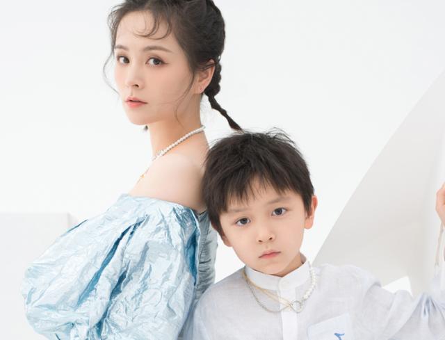 如今两年过去了,孩子类的真人秀不能播了,大麟子也