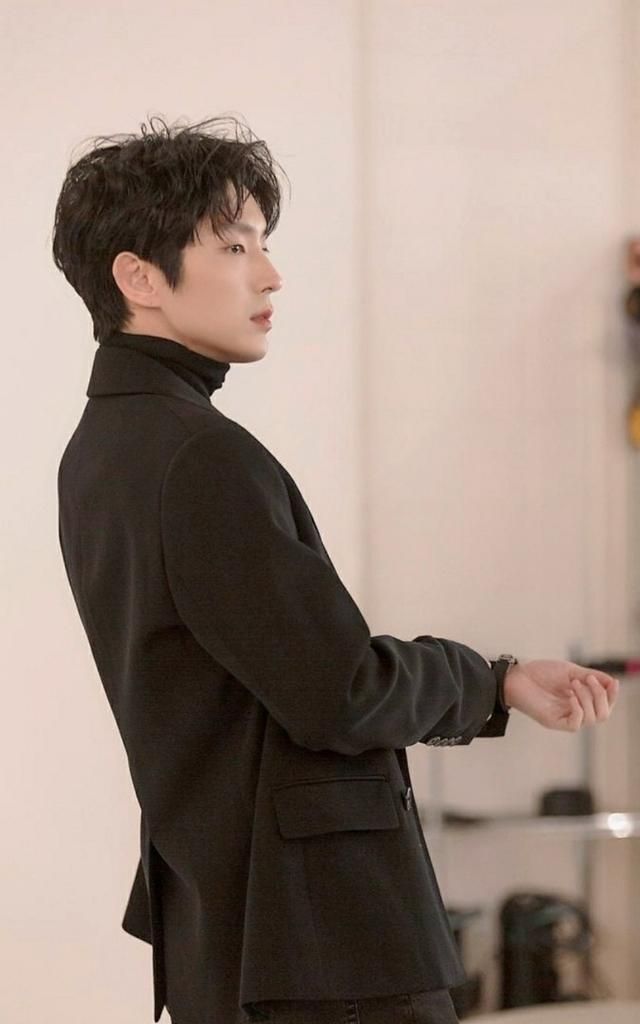 怪只怪太有魅力了李准基休闲西装搭配怎一个帅字了得