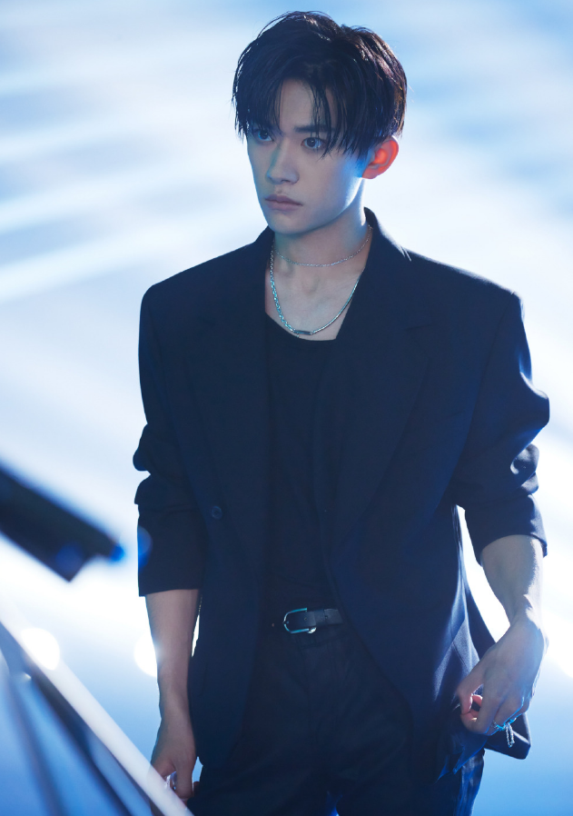 有种发育叫易烊千玺半年长高到一米八欧巴形象帅出新高