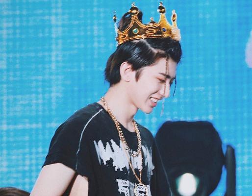 男明星戴上皇冠张新成可爱朱正廷二次元看完王一博被迷住