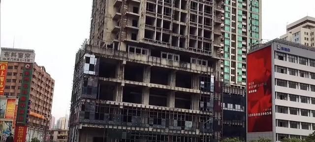 深圳黄金烂尾楼在繁华都市区荒芜20多年城市中的伤痕