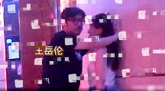 李湘|王岳伦就与女子举止亲密道歉 希望得到家人原谅表示自己会戒酒